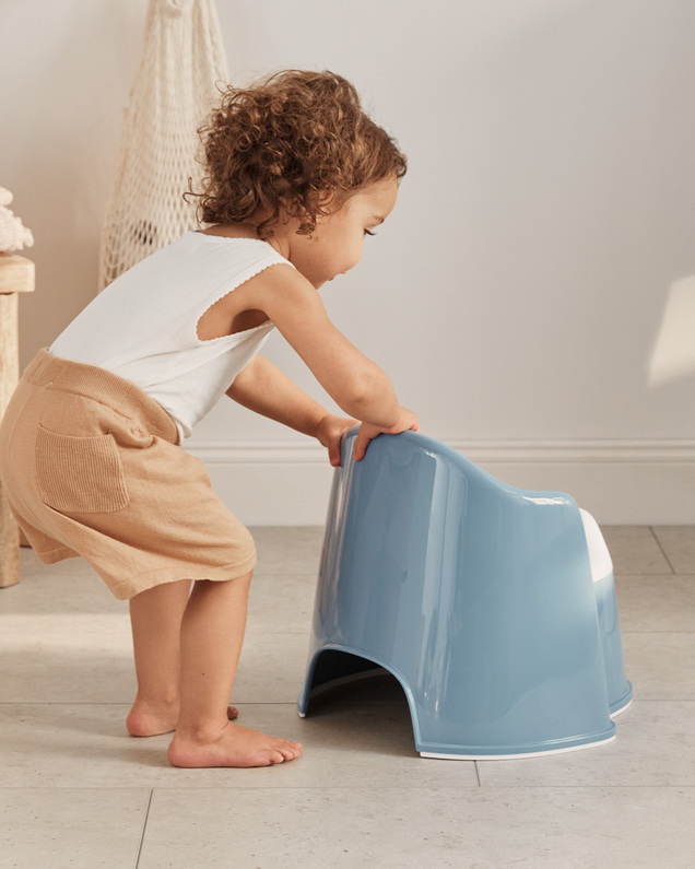 Pot fauteuil Coloris bleu profond/blanc Babybjörn